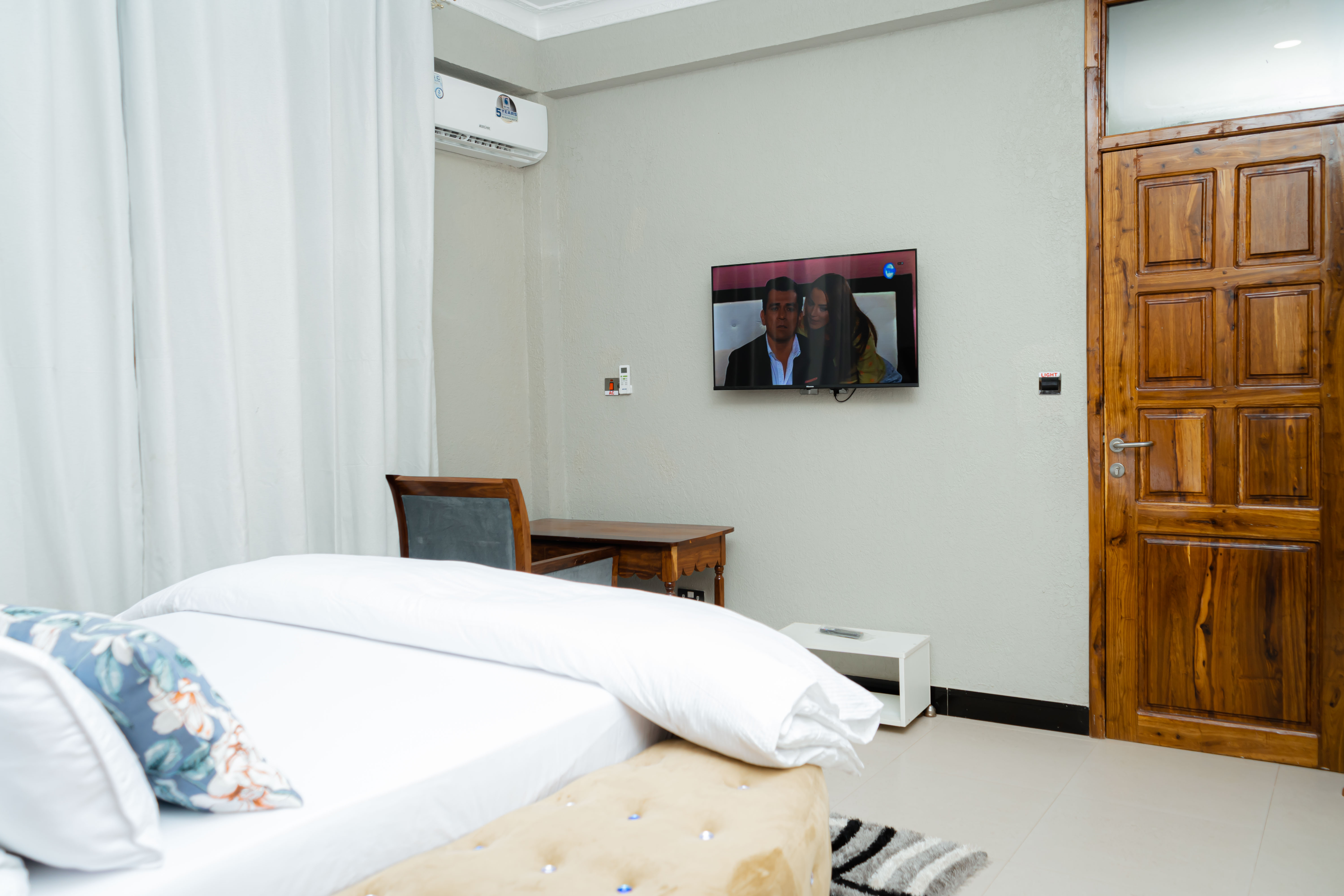 Room image description