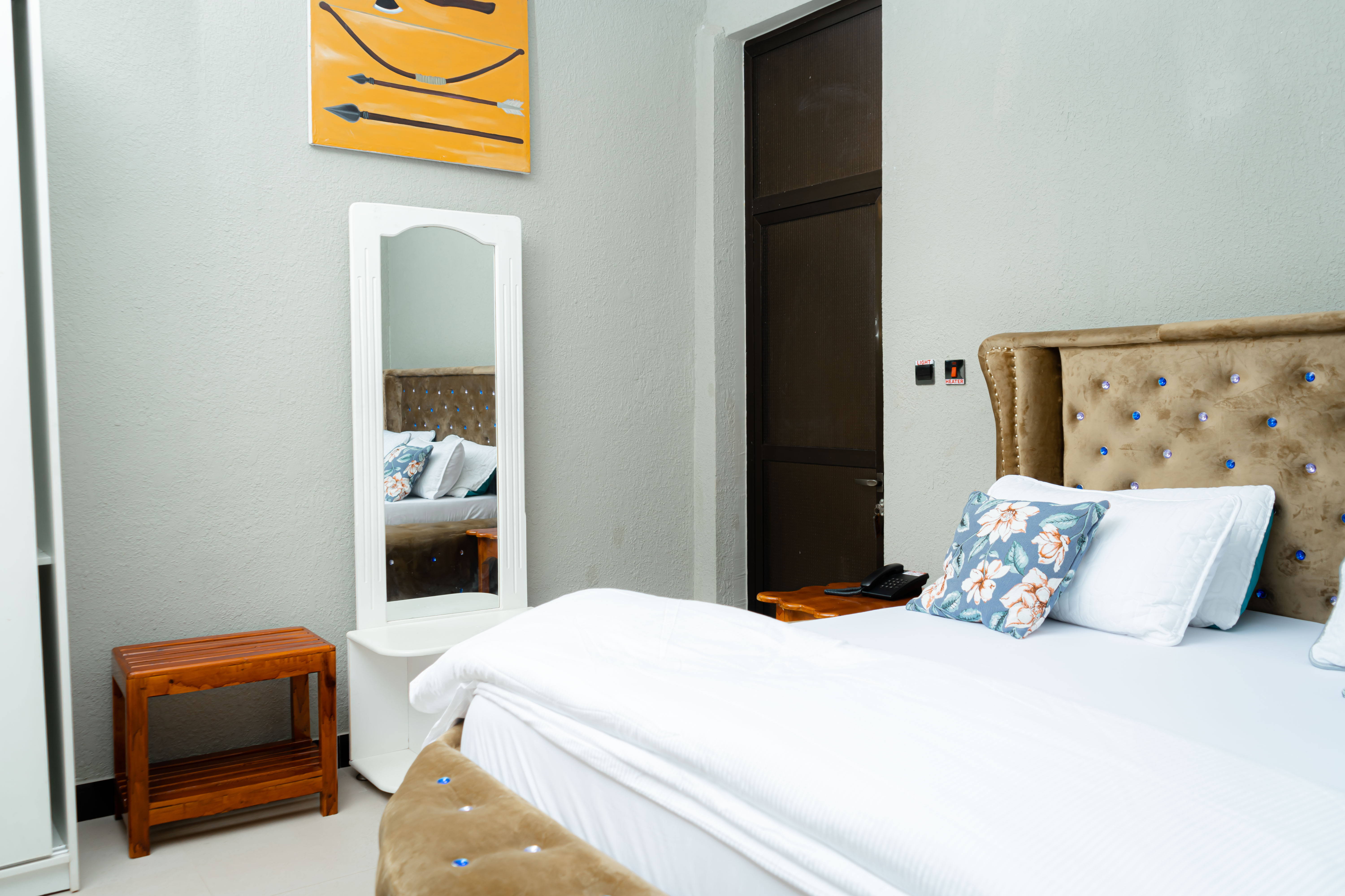 Room image description